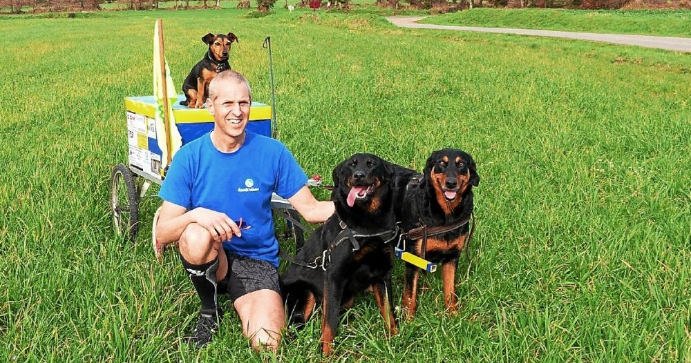 Eric Hochard et ses trois chiens Métisse, Jasmine et Ixès pour un défi solidaire pour HANDI'CHIENS