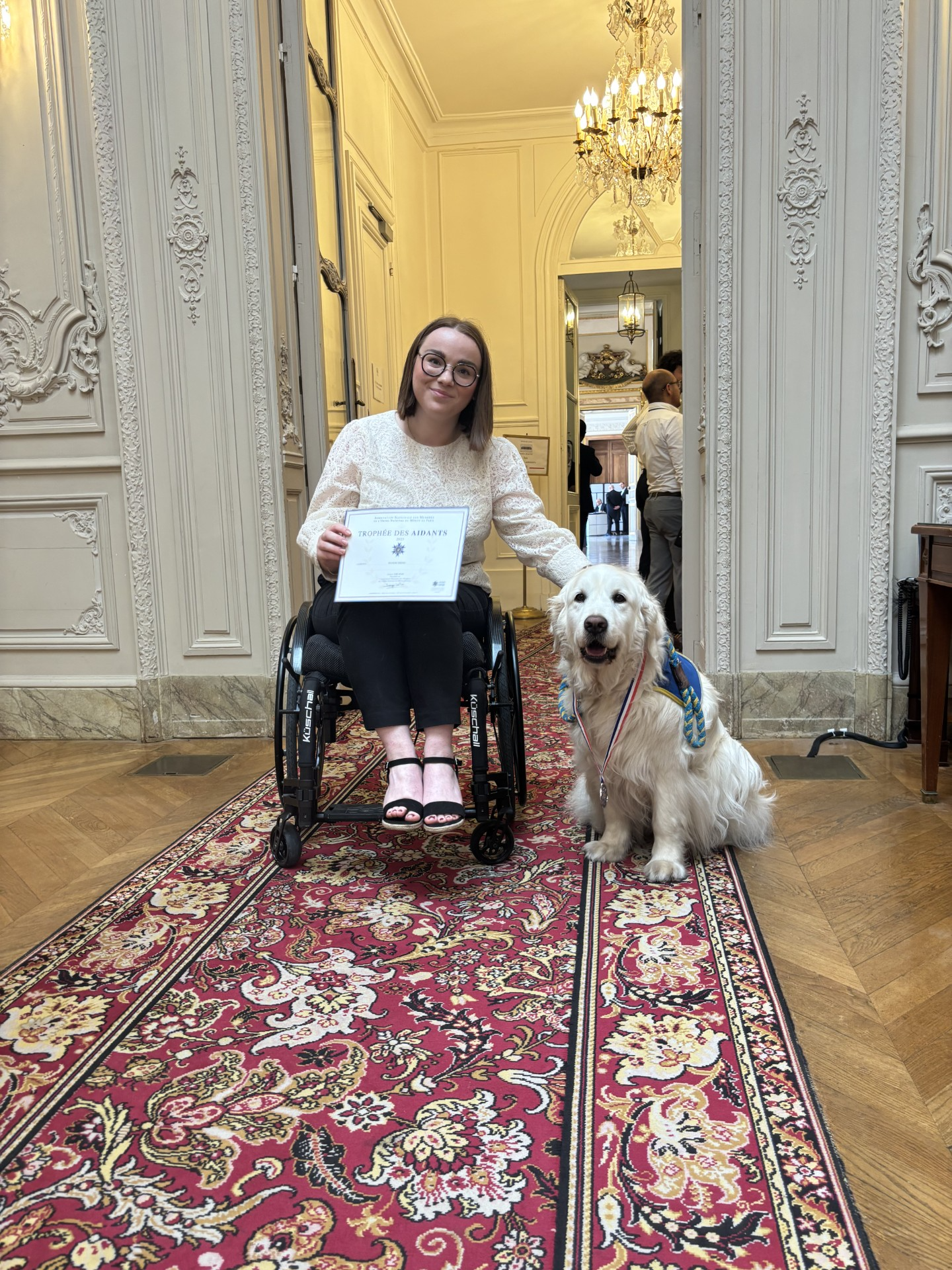 HANDI'CHIENS reçoit la médaille de l'ordre du mérite