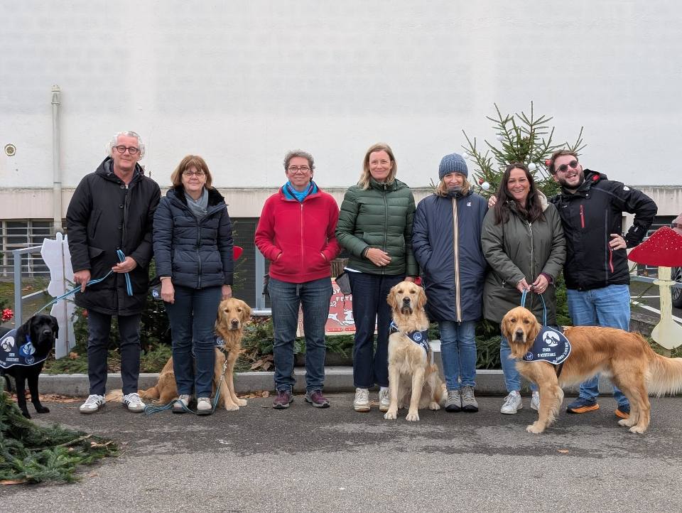 Stagiaires et éducateurs HANDI’CHIENS lors d’un stage à Kunheim, aux côtés de chiens d’assistance à mission collective